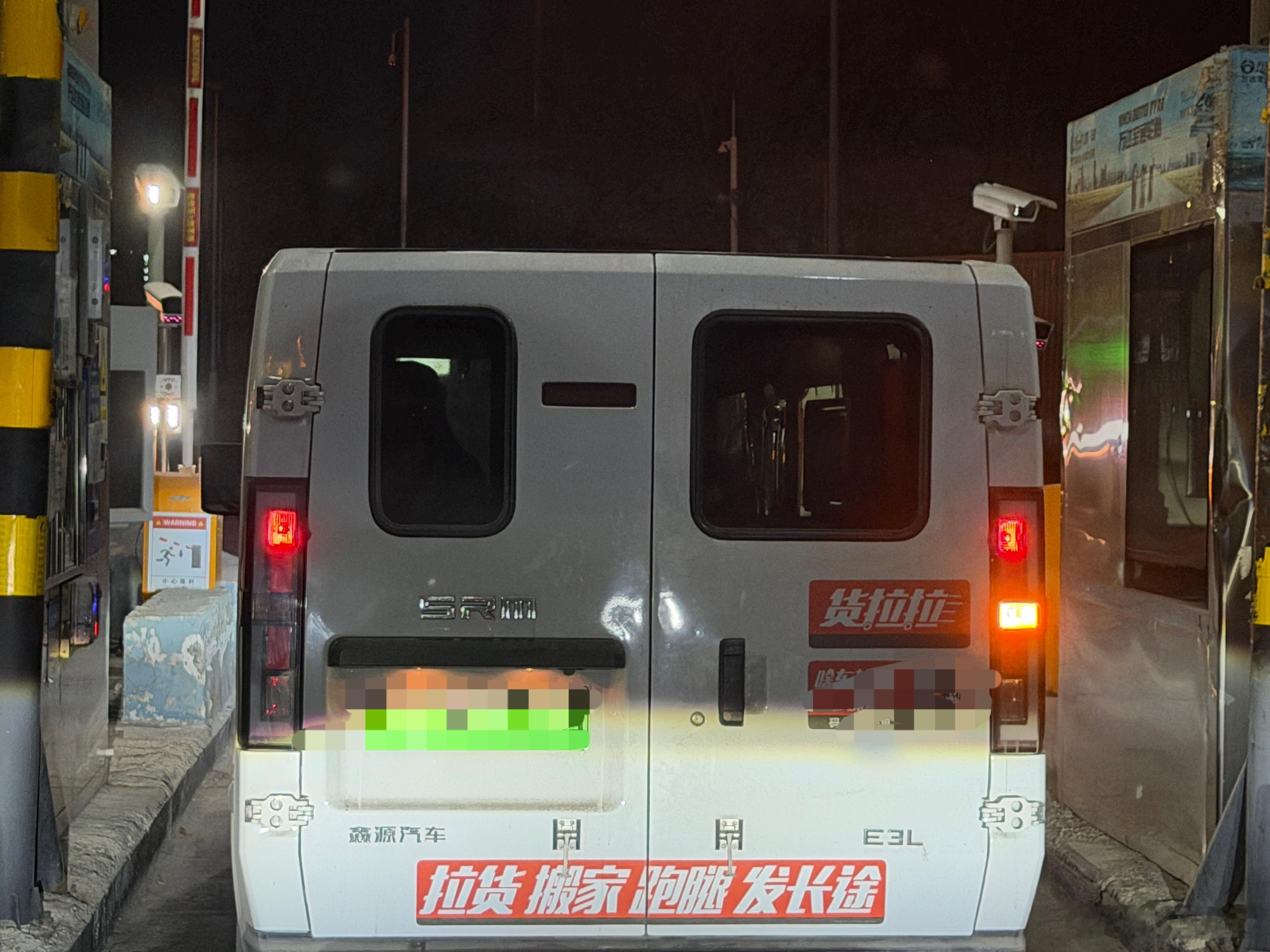 方盒子再方也没这个极致这跟双开门冰箱有什么区别