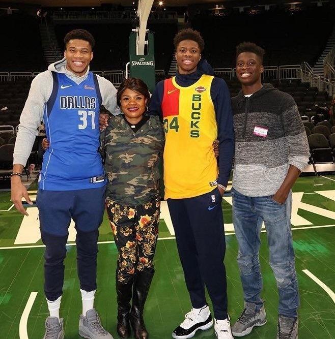 mavschina[超话] 又想走，又不想背上骂名，又想享受一人一城的虚荣心，哪