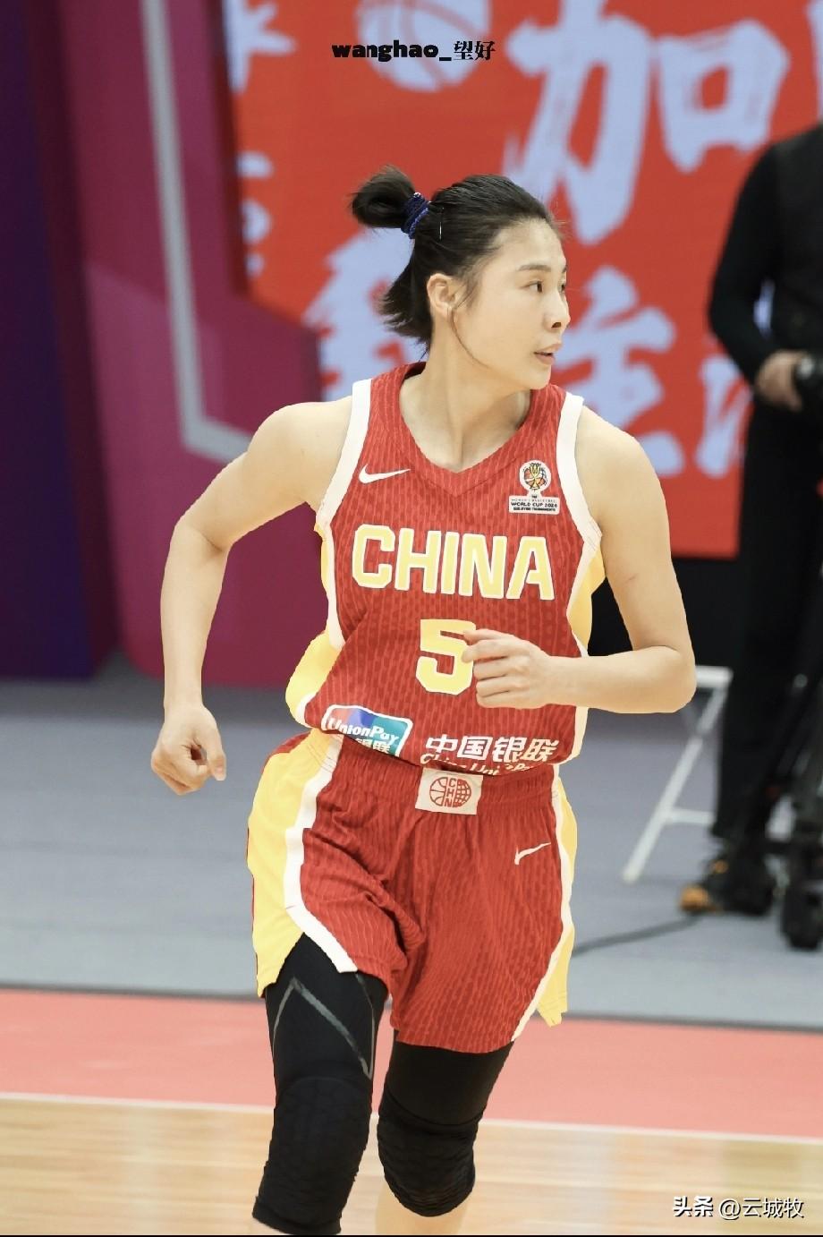 又是王思雨，最后时刻力挽狂澜，带领中国女篮84:74击败捷克女篮，简直是中国女篮