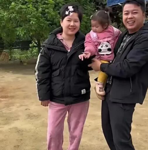 广西一男子对患癌女子一见钟情，3年的时间，花光了百万家产为她治病，没想到，3年后