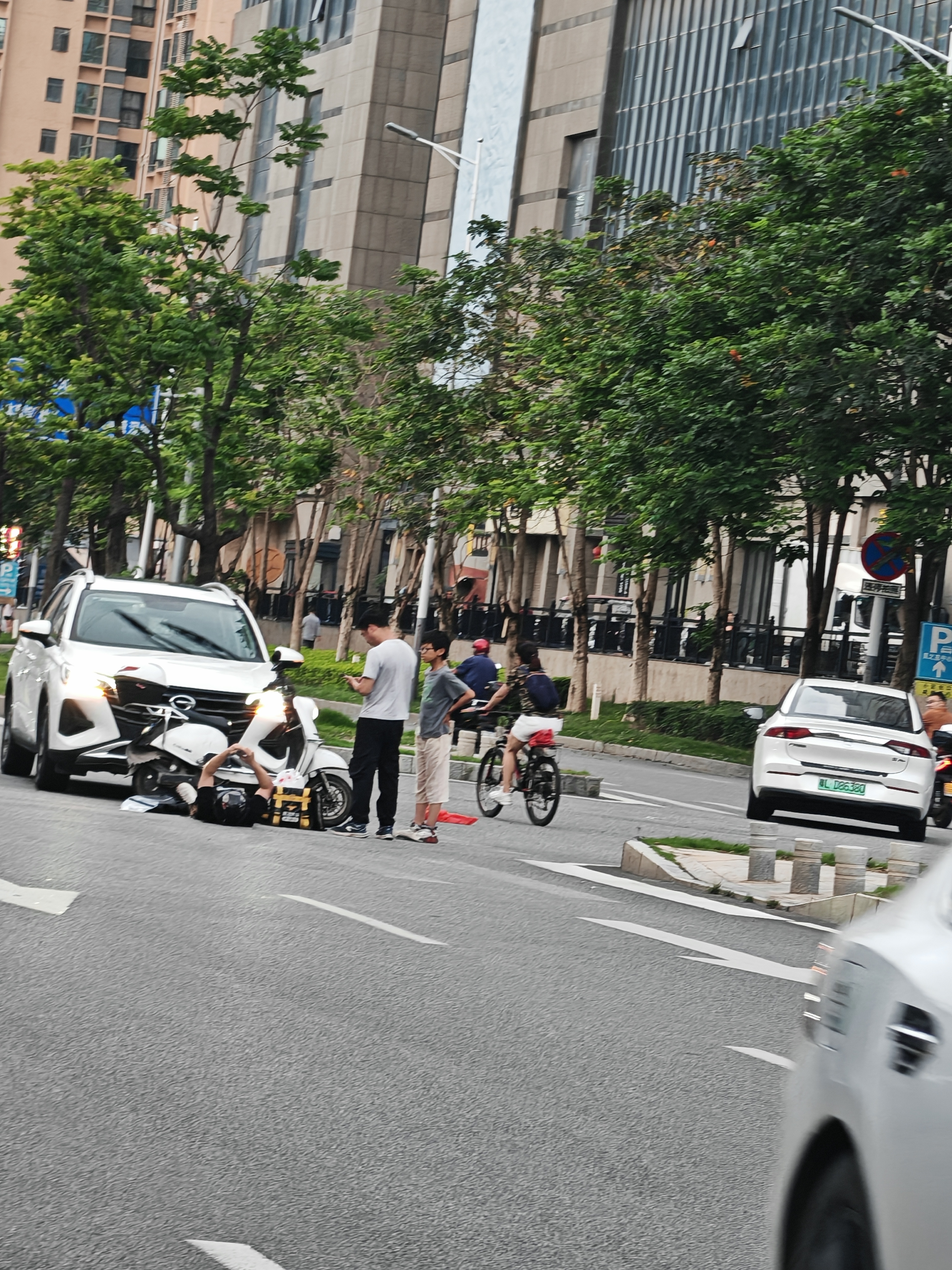 广志说车[超话]大家出门开车都要小心点啊，一不小心就真的容易出事故[允悲] ​​