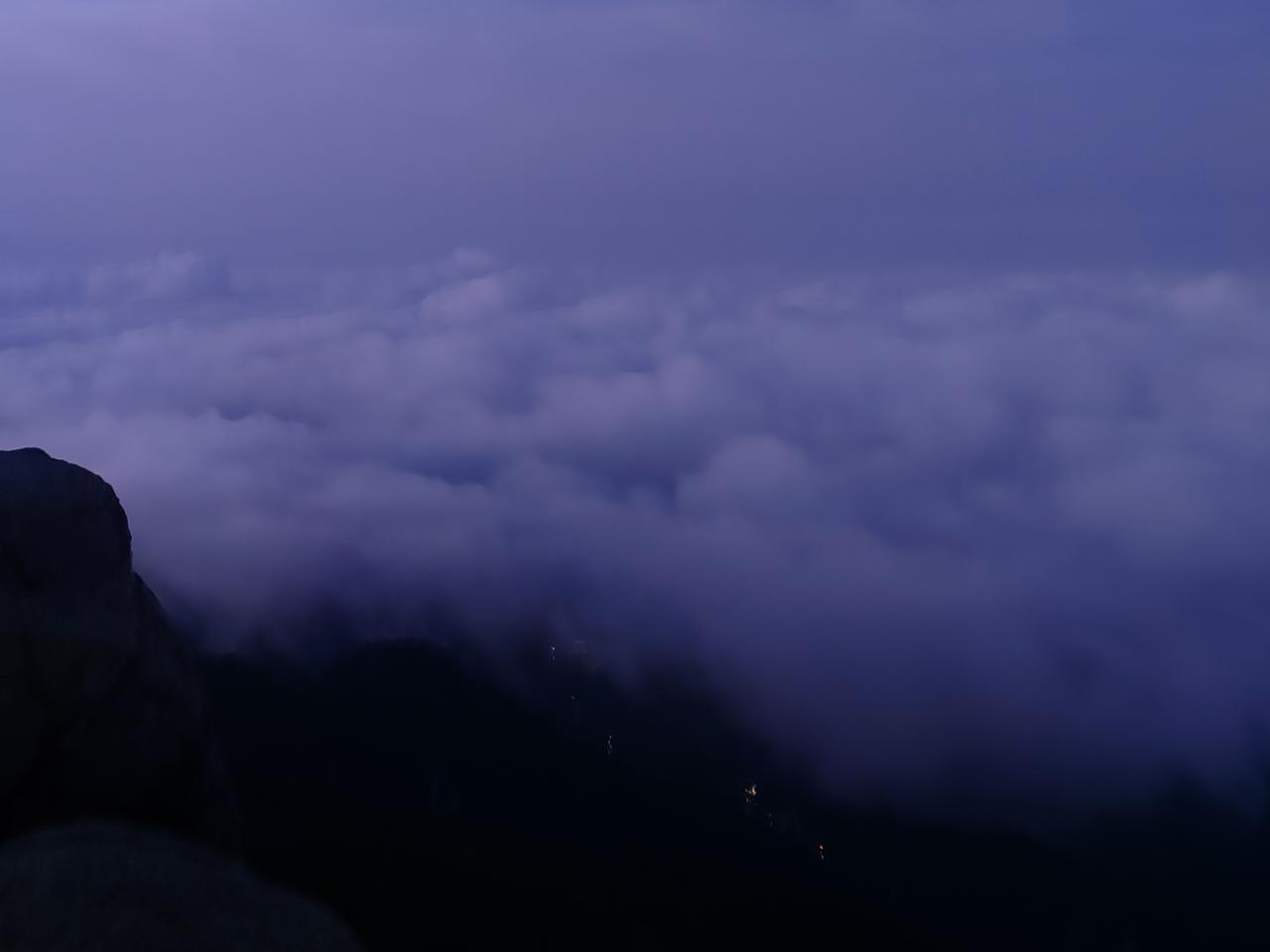 你觉得LV的商标维权是否过于霸道LV合法维权本无可厚非，但无差别追责小微商户、扩