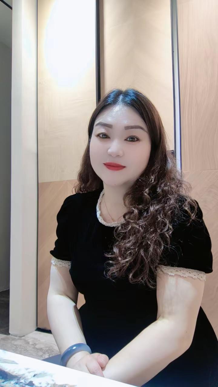 哈哈哈，我身上的裙子又小了！
