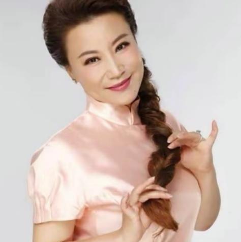 2004年，45岁王为念净身出户，与小香玉离婚。没多久，小香玉带着王为念的家产，