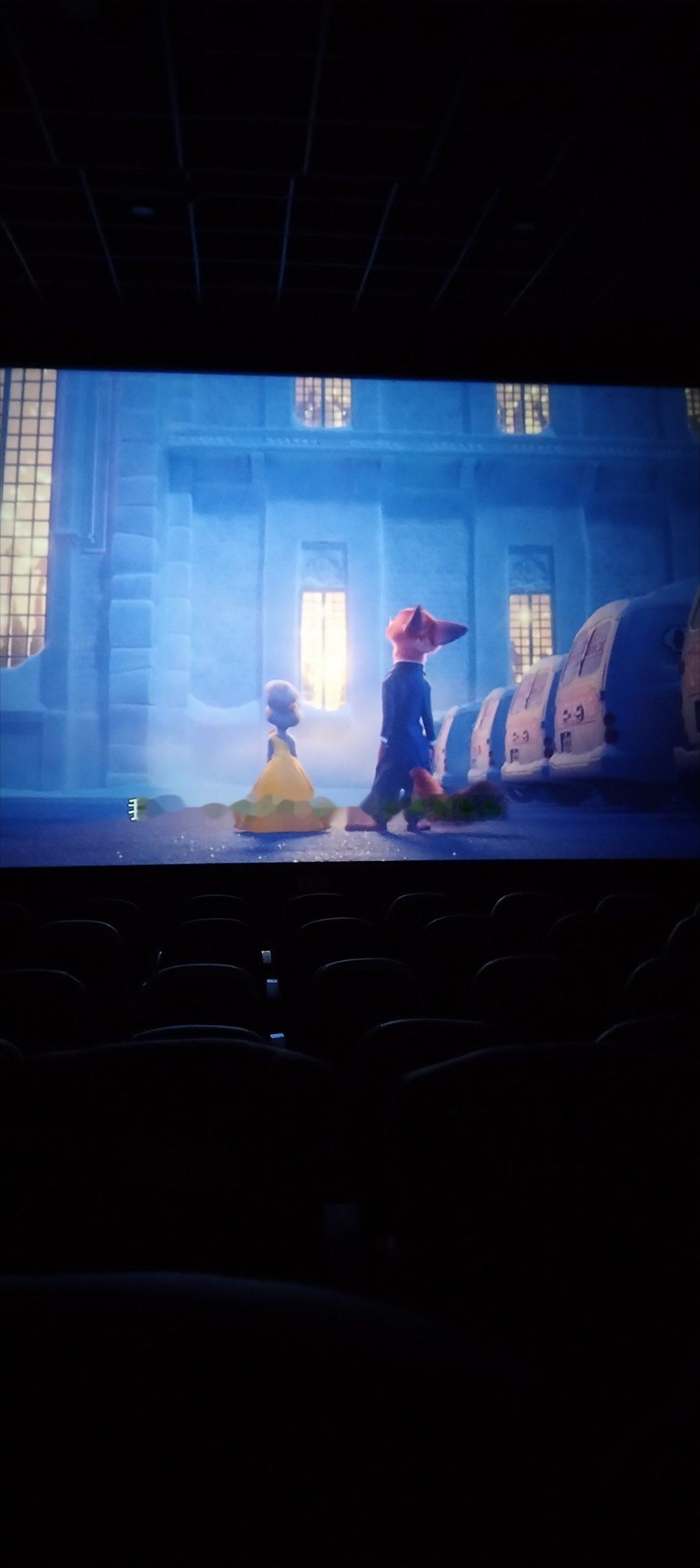 2025年12月4号今天晚上去看电影：美国著名迪士尼电影梦工厂：“疯狂动物城二”