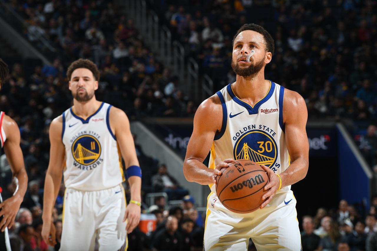 勇士队如果没有汤普森，也很难拿总冠军的，大家都赞扬库里，却忽略了汤普森。

库里