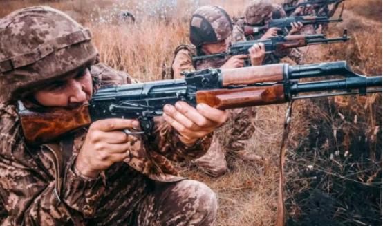 俄乌战场的村落争夺战从来都不是看表面规模的，那些看着不起眼的小村子，往往能打成绞