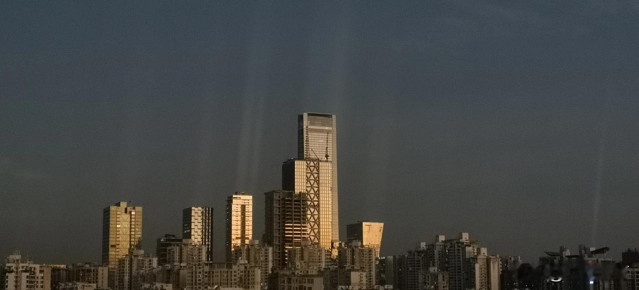 上一组光影大片拍拍城市的风景 ，几分钟的时间，真美，可惜拍摄技术不好！