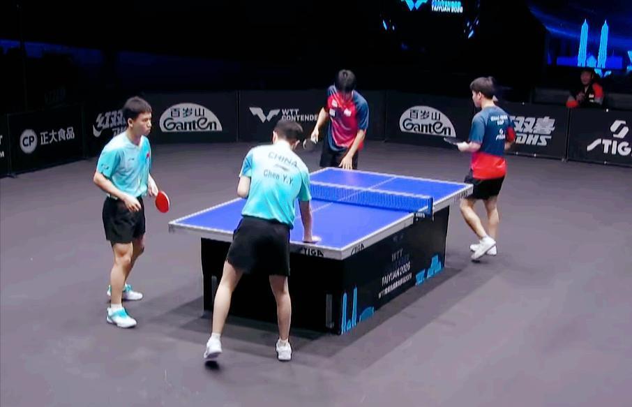 我去！陈垣宇/向鹏差点爆冷，最后赢2分翻盘！
看国乒小将打球太吓人了，
一点也不