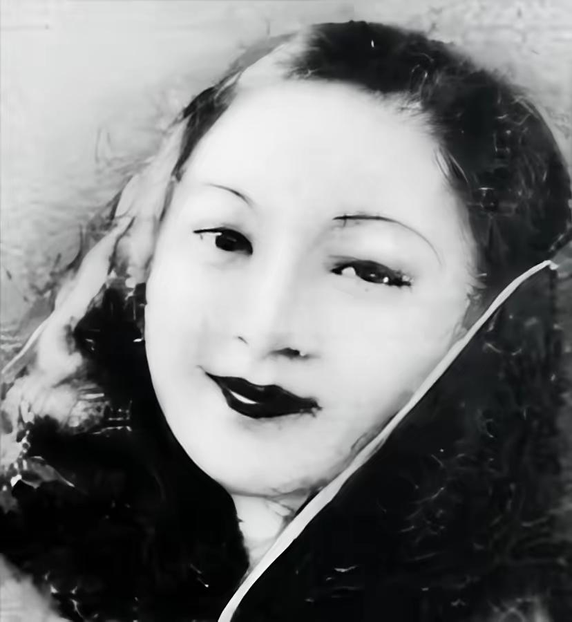 女子裹小脚也是传统,需要传承吗? 女子裹小脚当然不需要传承！裹小脚始于南唐，盛于
