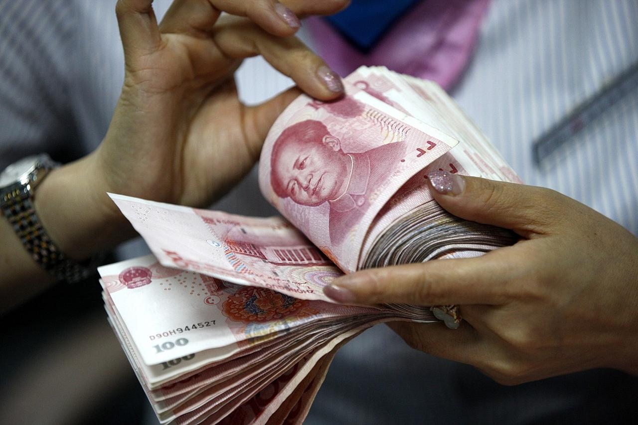 奉劝退休的老年人，如果你老两口一旦存了30万元存款以后，建议你千万不要换房，也不