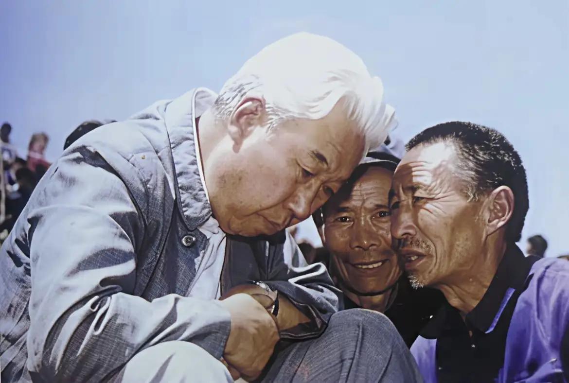 这张照片真是群英荟萃了，
他们都是建设红旗渠的英雄，
共和国不会忘记，
人民不会