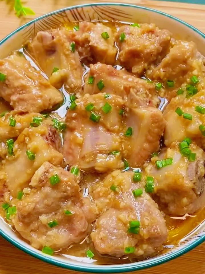 现在觉得做饭真的没啥意思。

大热天的，厨房里跟蒸笼似的，汗流浃背地炒了几个菜端
