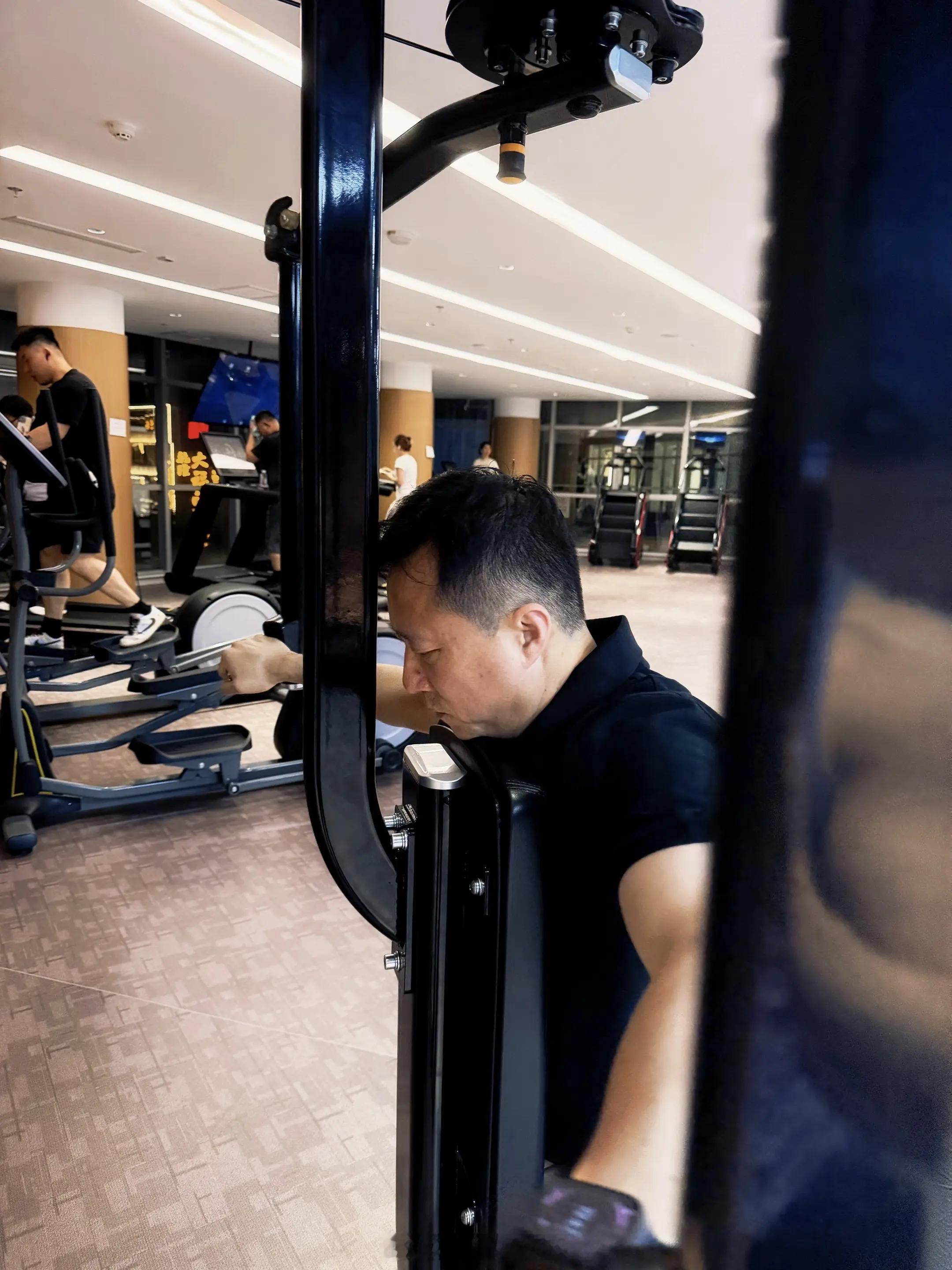 突然想到自己玩过的男人还没有自己的年龄多，就觉得好失落