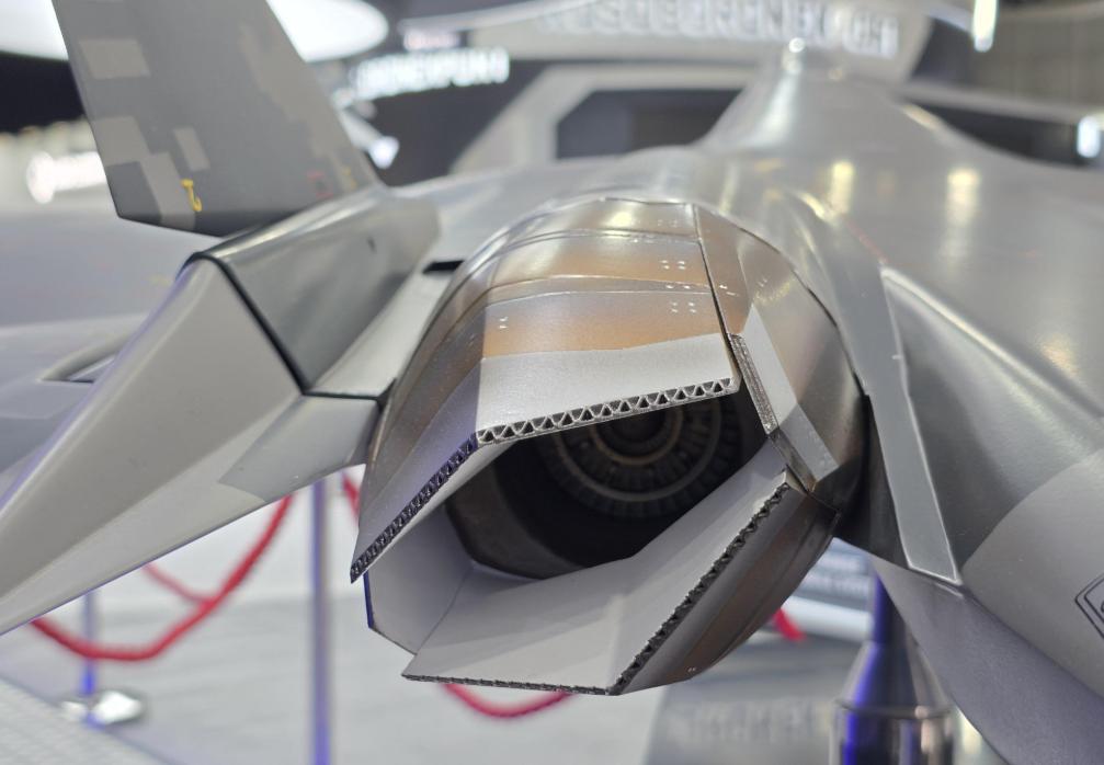 为了抢中国五代机的生意，俄罗斯也是豁出去了，展览突破航展底线
根据媒体报道，在最