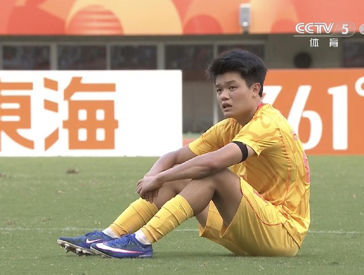 一声叹息！U23国足终究还是没有扭转对韩国队的失败轮回。1：2的比分看似差距不大