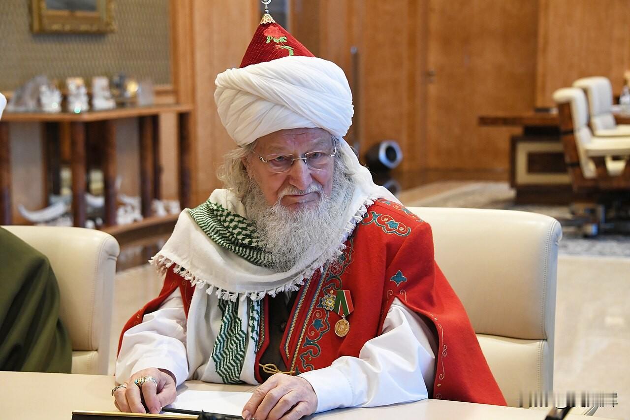 俄罗斯大穆夫提呼吁穆斯林避免公共场合礼拜
 
俄罗斯中央穆斯林精神管理局主席塔尔