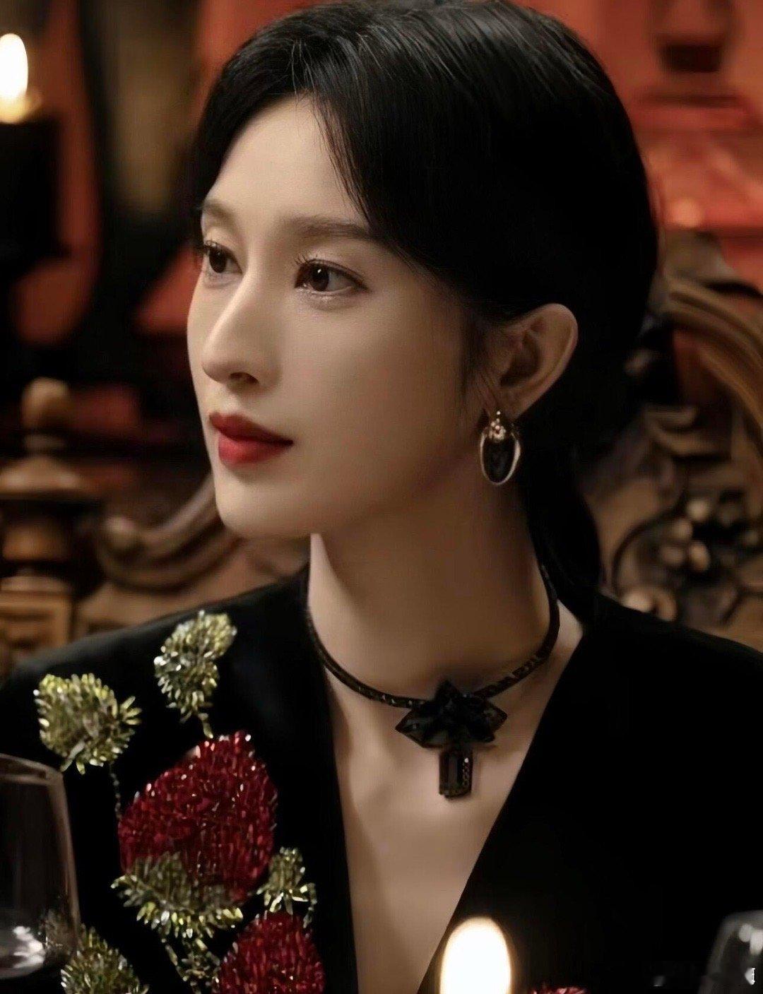 张俪 聪明真的可以演出来 张俪这是掌握了“变脸”绝技吧！剧里冷静睿智，聪明人设稳