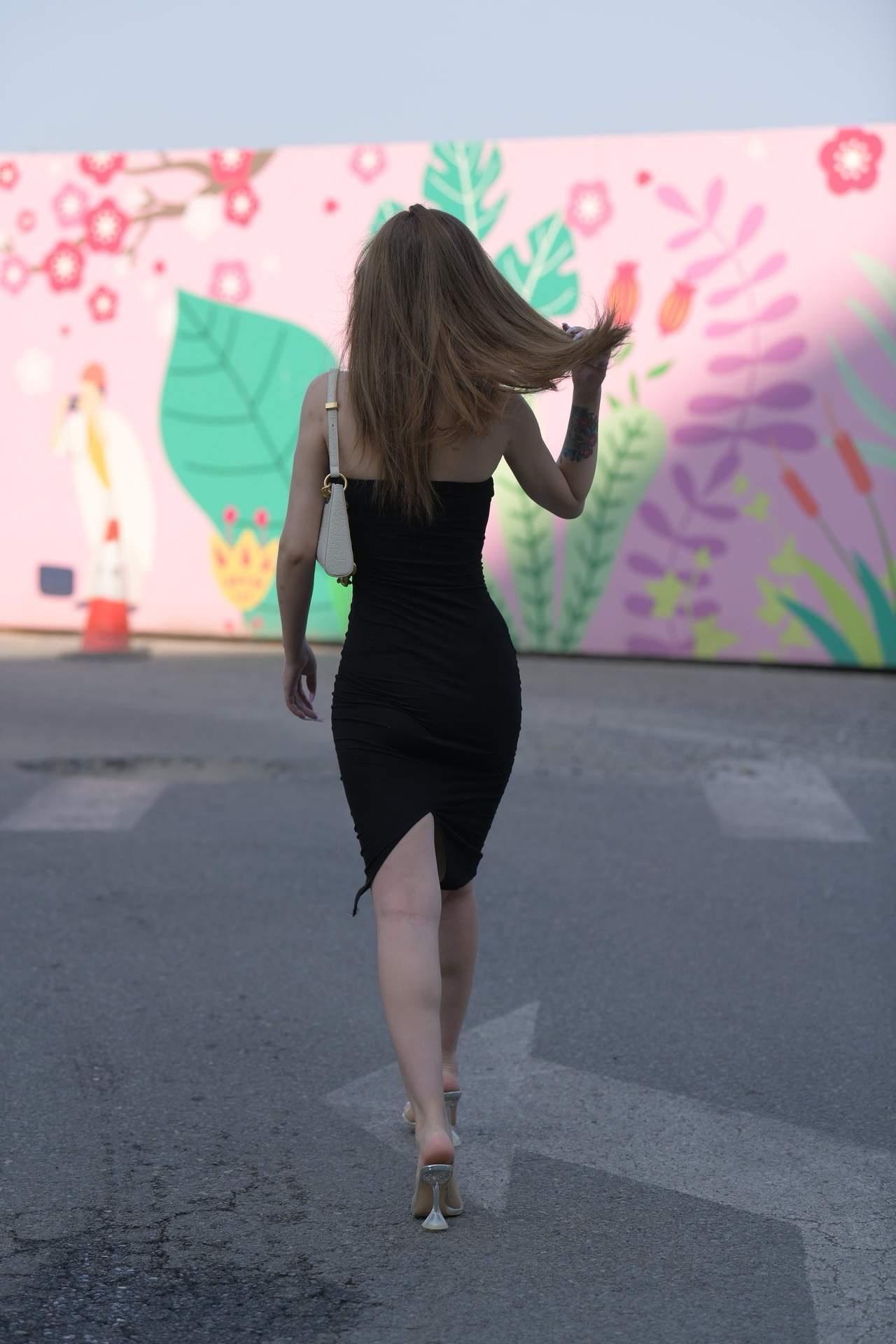 街拍长裙搭配街拍美少女穿搭 街拍穿搭风景线 街拍女生穿搭 街拍穿搭少女 街拍风穿