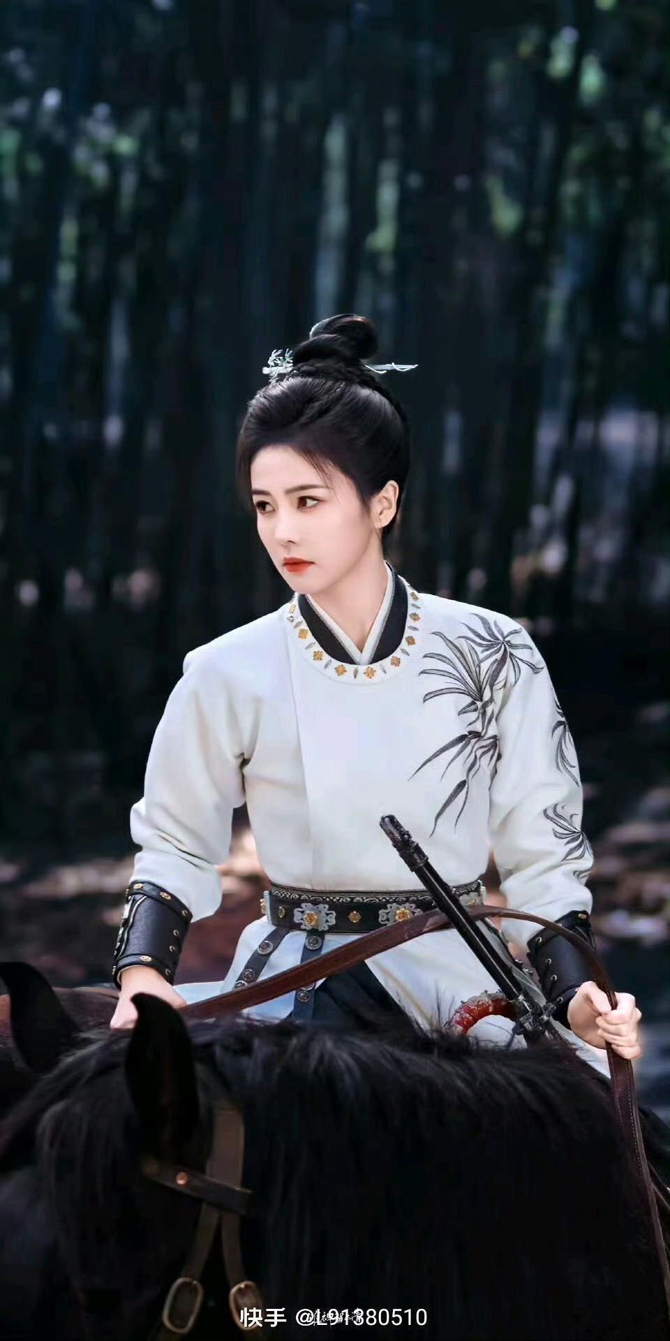 就这个大唐女官帅！今天就播了，一直以来超级期待白鹿这个剧，女主李佩仪又疯又飒！今