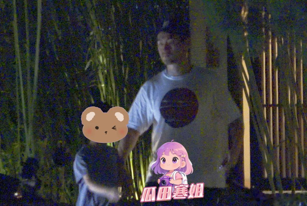 袁弘独自带娃不见张歆艺袁弘真的好会带娃啊。袁弘独自带娃出门吃饭，下车后，袁弘帮孩