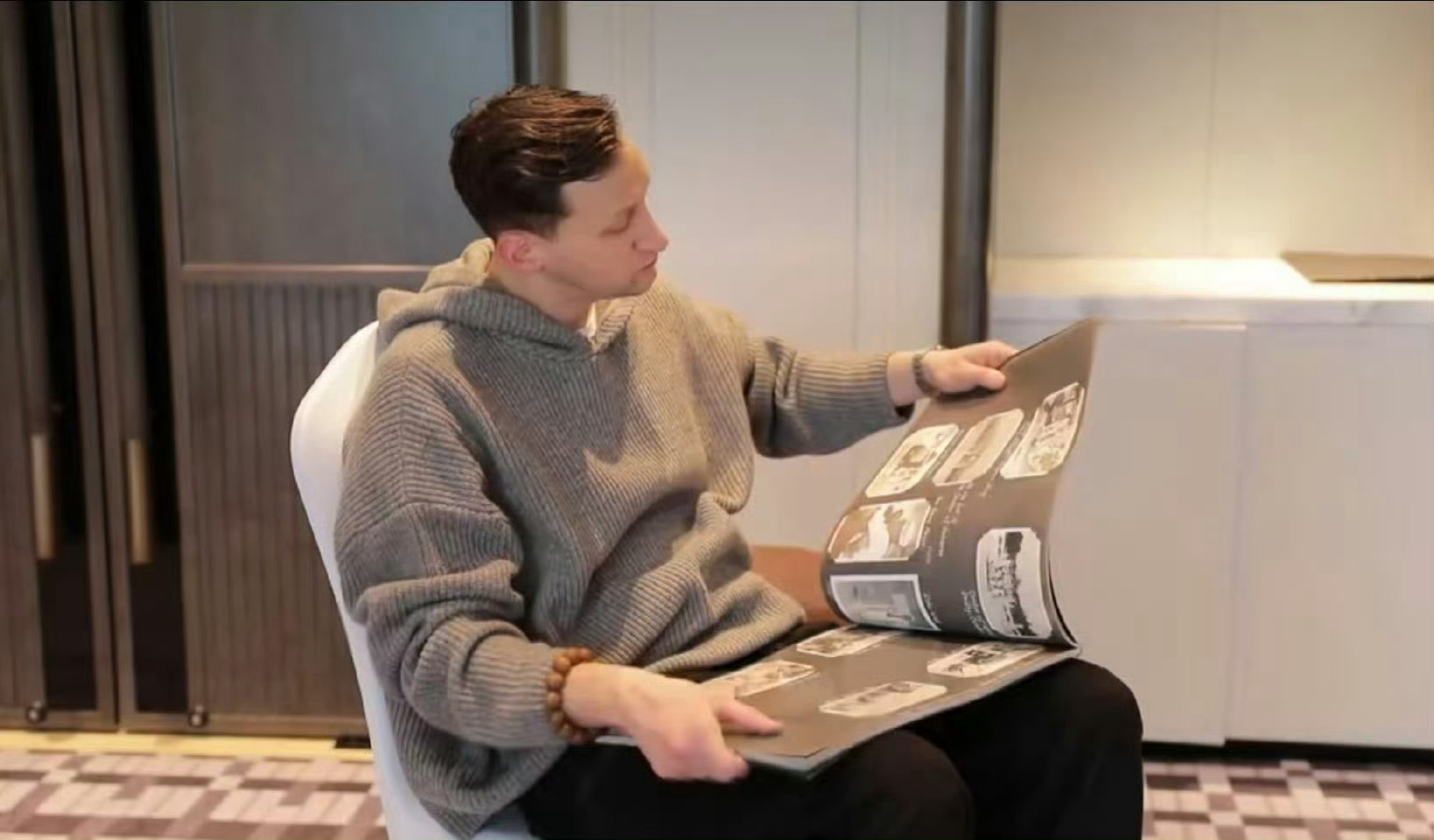 当初无偿把日军侵华相册捐给中国一分钱不要有良知、懂正义走到哪儿都招人喜欢到中国定