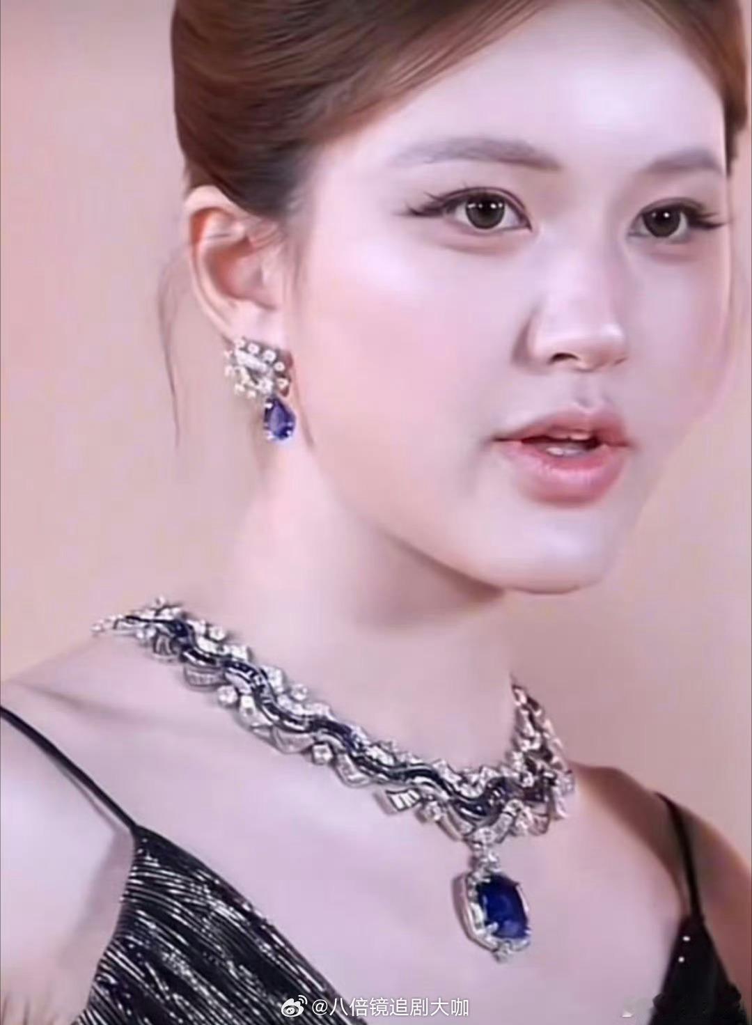 #赵露思大表情随便做#哦哟，就是说赵露思果真是生图美神啊，赵露思在活动的造型很是