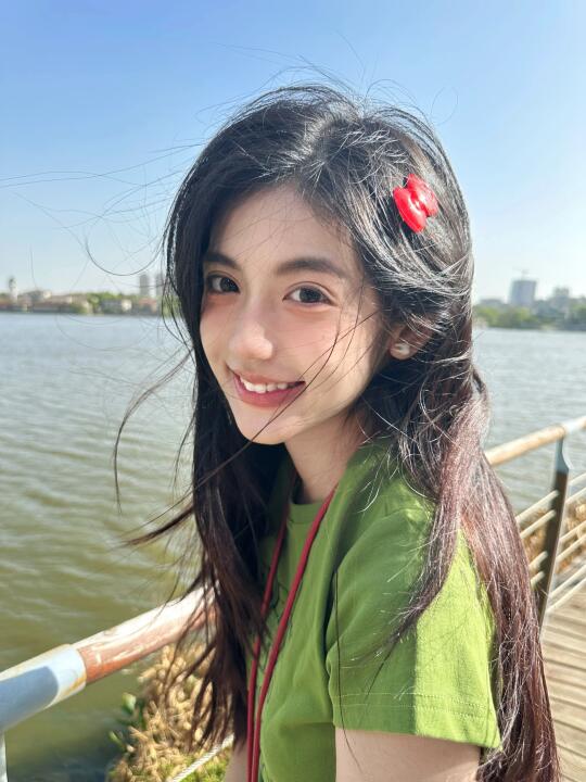 在大风中凌乱ꪔ•︡ᯅ•︠ ꪔ