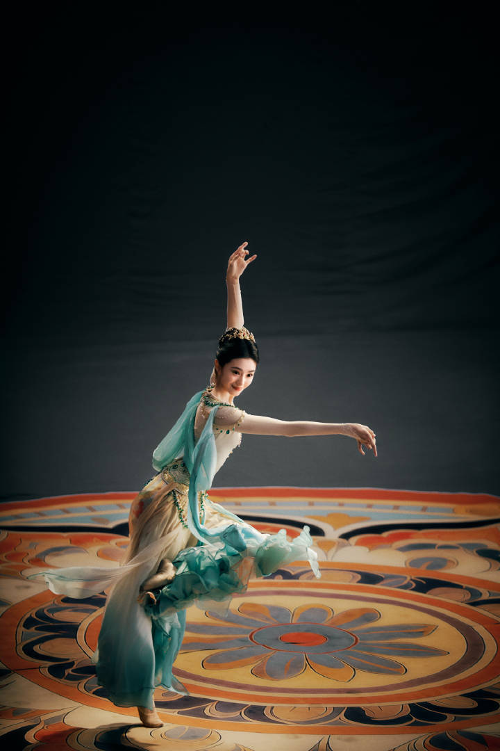 刘浩存 你就是有天赋跳舞很灵动  演戏悟性高   关键也努力 