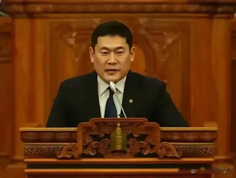 蒙古国亲美总理奥云额尔登被罢免了，他终于为自己荒缪的外交政策和错误的发展道路付出