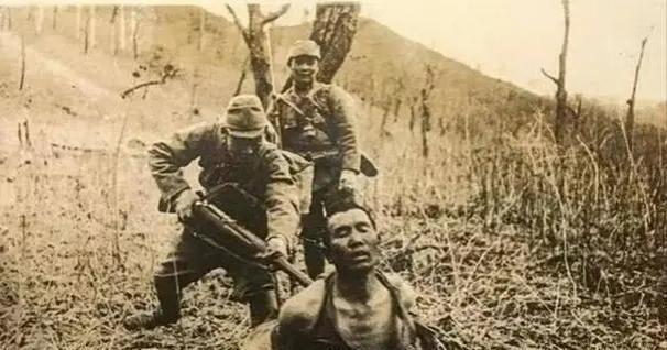 1942年，赵培宪被俘，日军捆住他的双手，把他押到训练场给新兵练刺刀，但被赵培宪