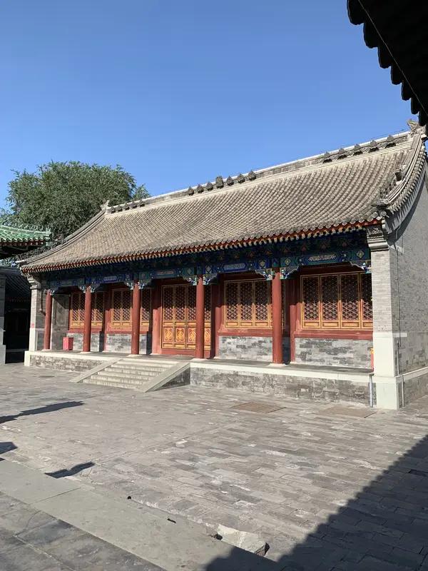 乾隆对和珅为什么那么好? 乾隆对和珅那是好得没话说，明知他贪得离谱还宠了一辈子。