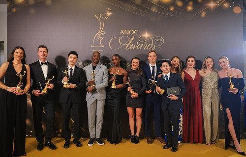 六冠王，体育界的佼佼者，我们熟悉的龙队感谢现役[努力] #马龙用英语发表获奖感言