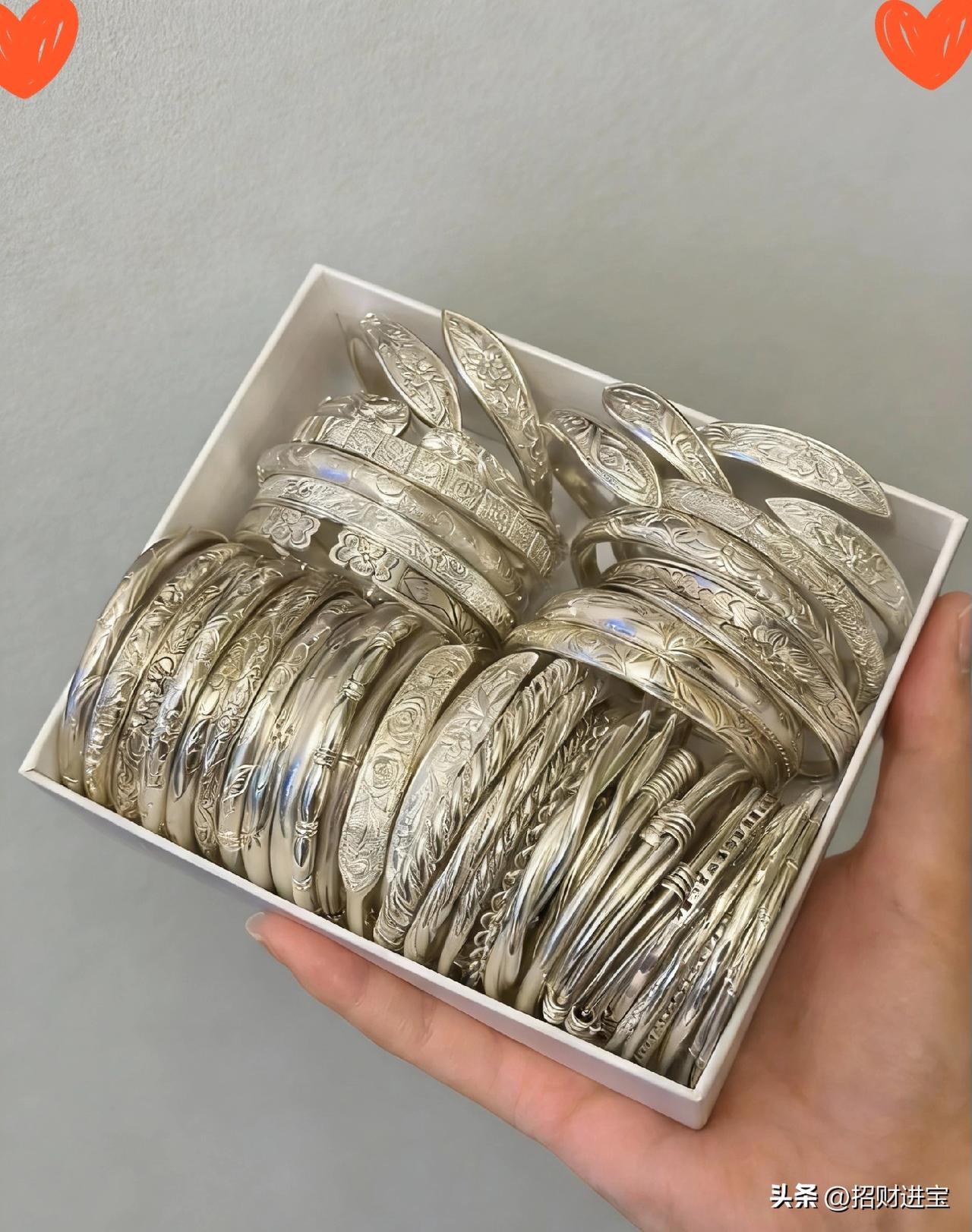 2500克婆婆送的银镯子，从一克5.6元涨到20元，五万块的差价让小家庭闹起了分