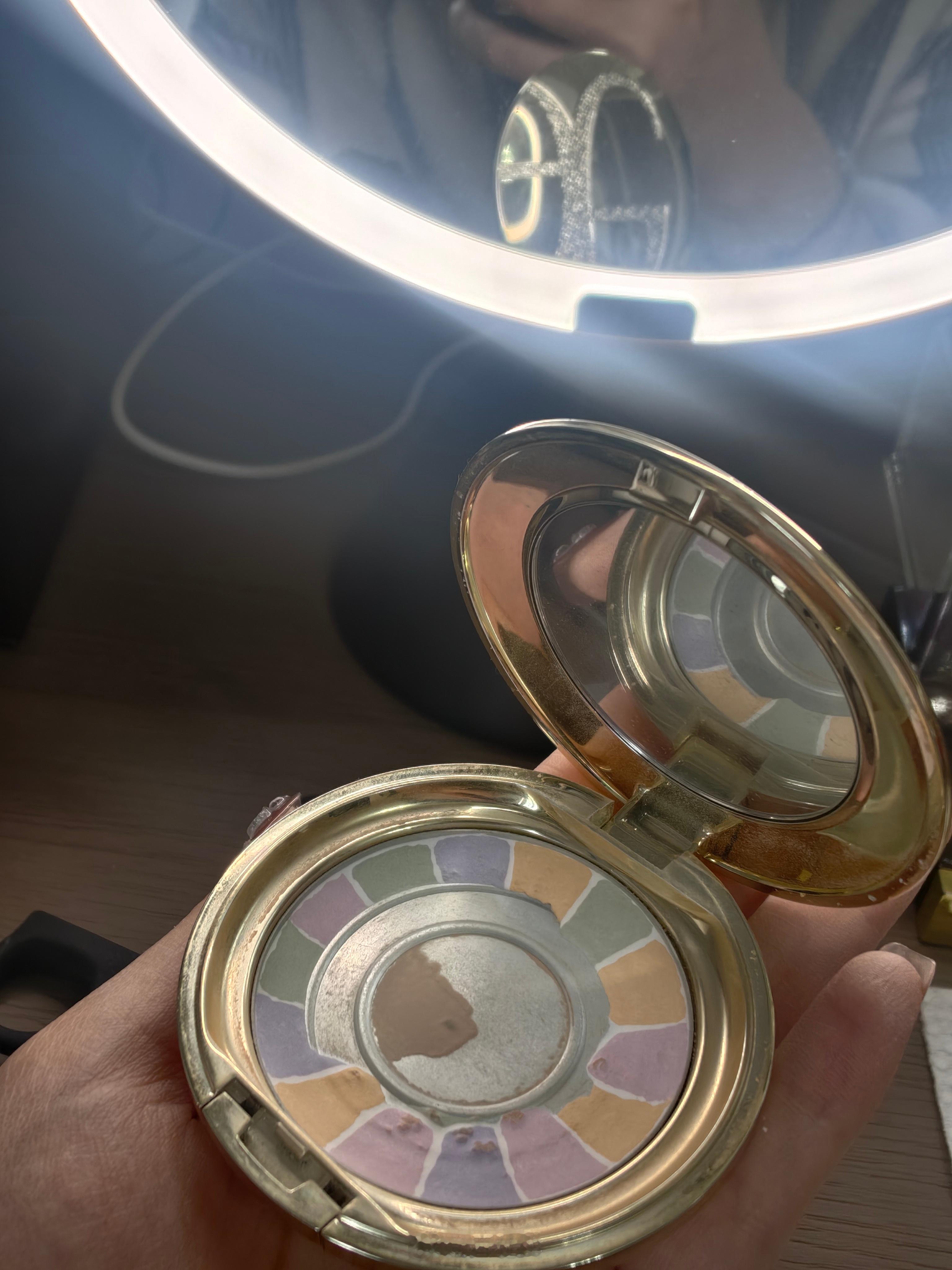 又再次把定妆粉饼用铁皮在网购如此发达的现在，e大饼每次买起来都那么费劲，之前换过