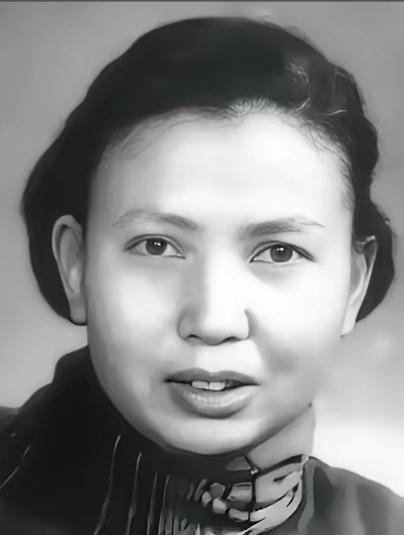1941年，21岁的女战士莫林被活埋前，敌人竟突然问：“你认识莫林吗？”莫林一听