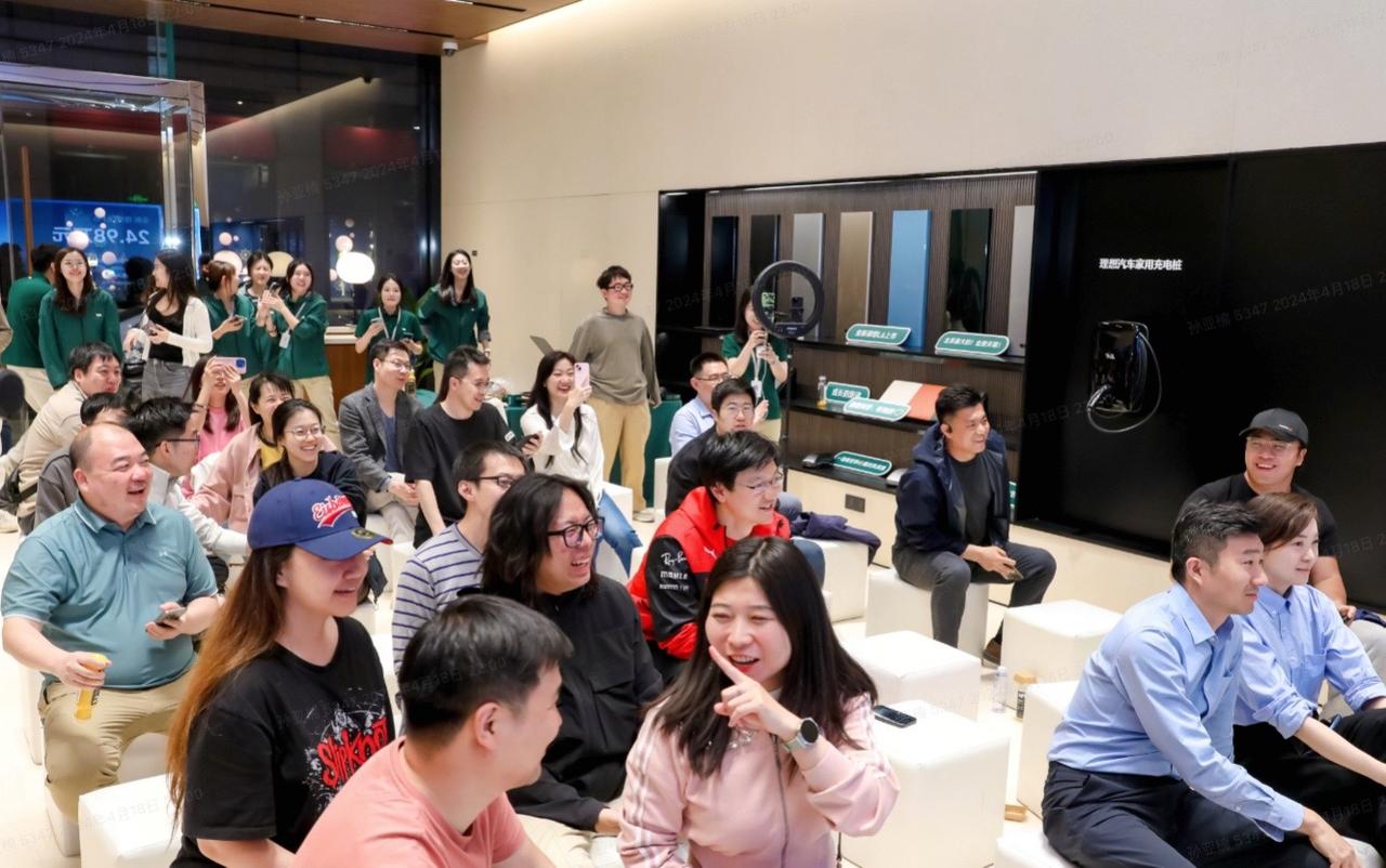 L6发布会以后，理想的门店人满为患！这个时间你们都不睡觉吗？#理想汽车 #理想L