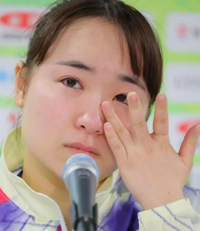 随着伊藤美诚落选巴黎奥运女子单打资格，中国夺金概率从98%上升到99%[大笑]唯