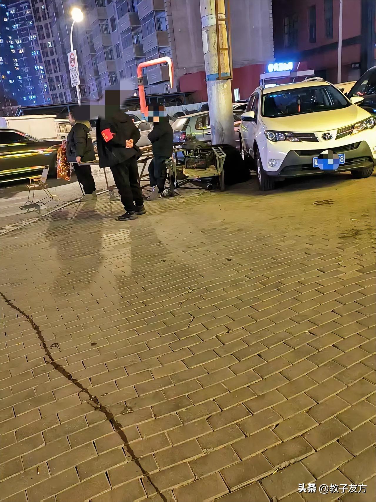 一张照片，说不明白的清明节千年流传的传统———烧纸
         晚上回家，