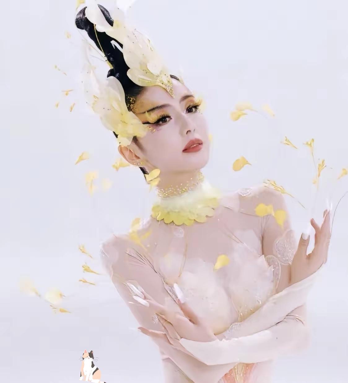 我能接受佟丽娅离婚，
也能接受佟丽娅谈恋爱，
但我真的接受不了，都已经43岁的她