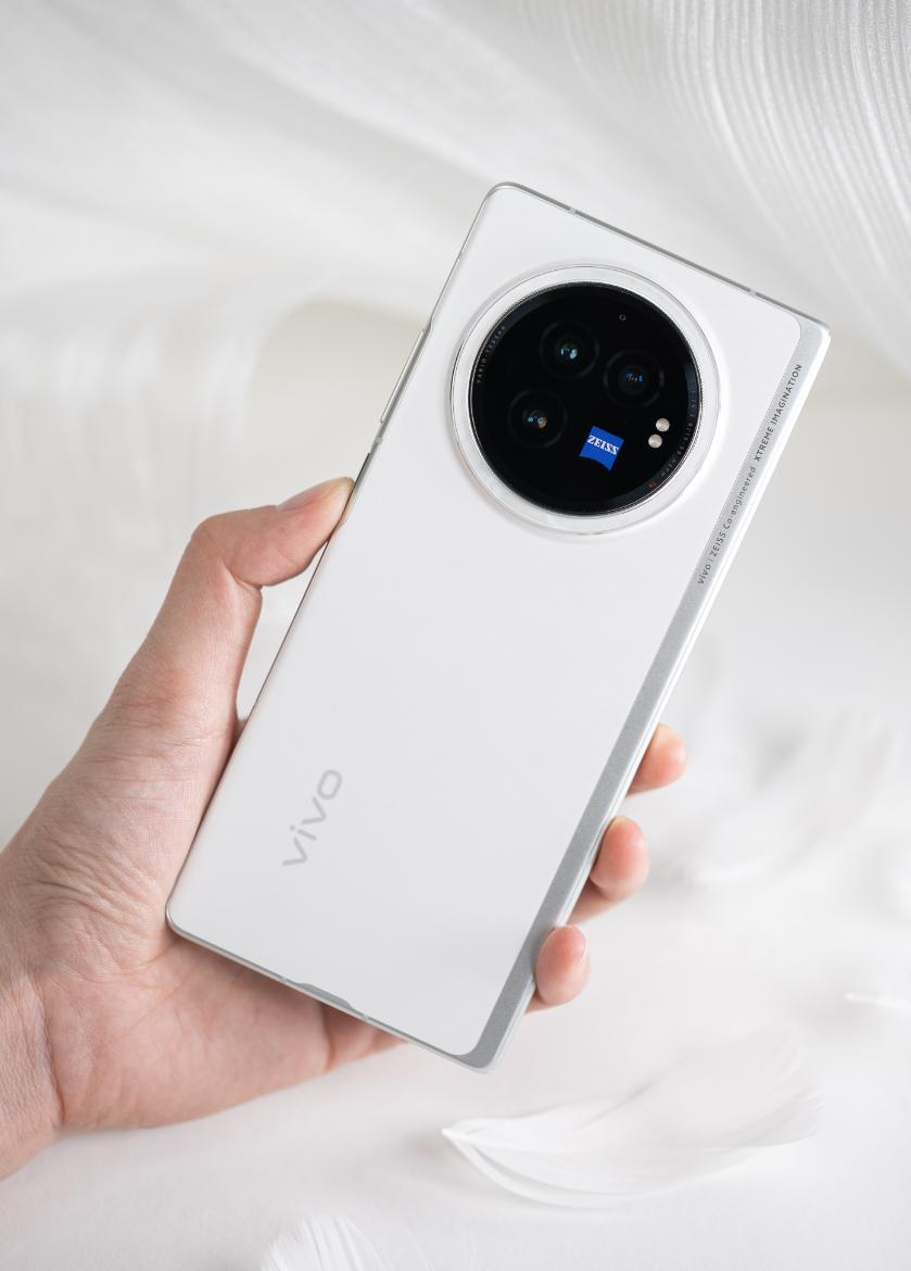 [看]都是轻薄又堆料，都是顶尖大折叠
vivo X Fold3对上华为Mate 