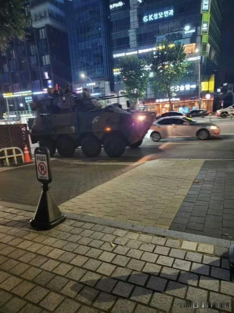 目前韩军第一空输再次和以往一样，选择和总统在一起发动政变，不管什么时候，不管韩国