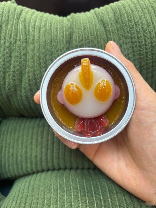 张婧仪[超话]张婧仪分享日常图片 张婧仪又来分享日常碎片啦！火龙果色的look好