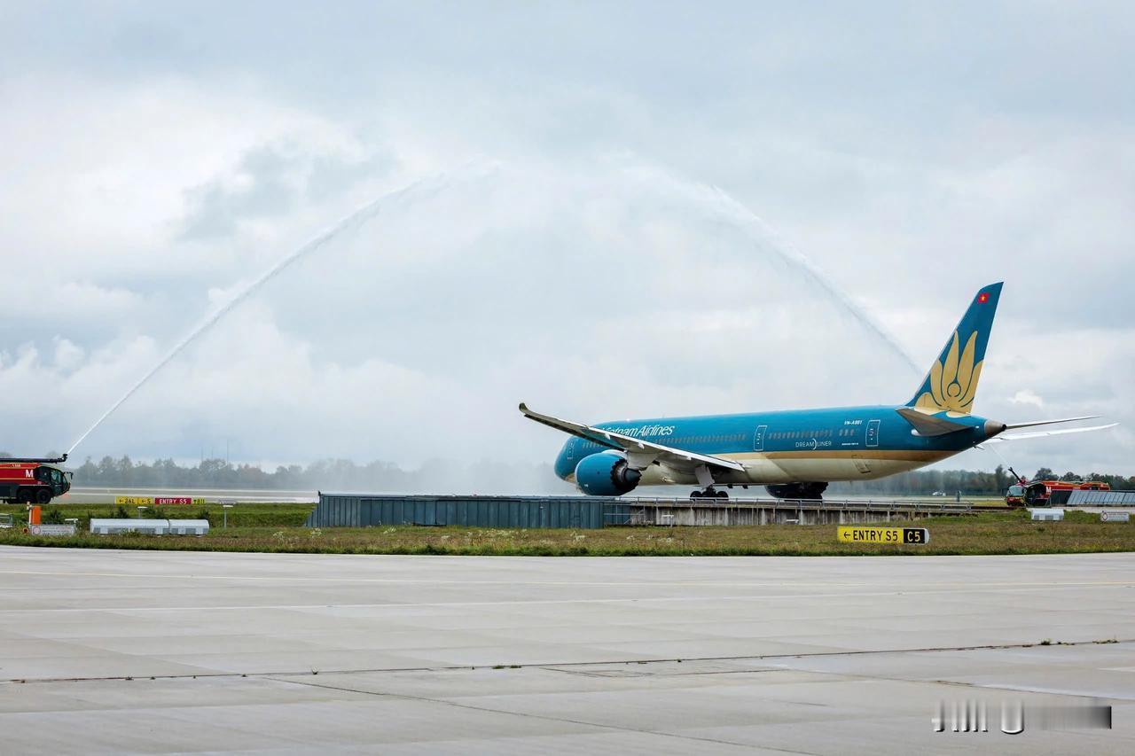 【越南航空开通河内-慕尼黑、胡志明-慕尼黑直飞航线】10月5日，越南航空VN35