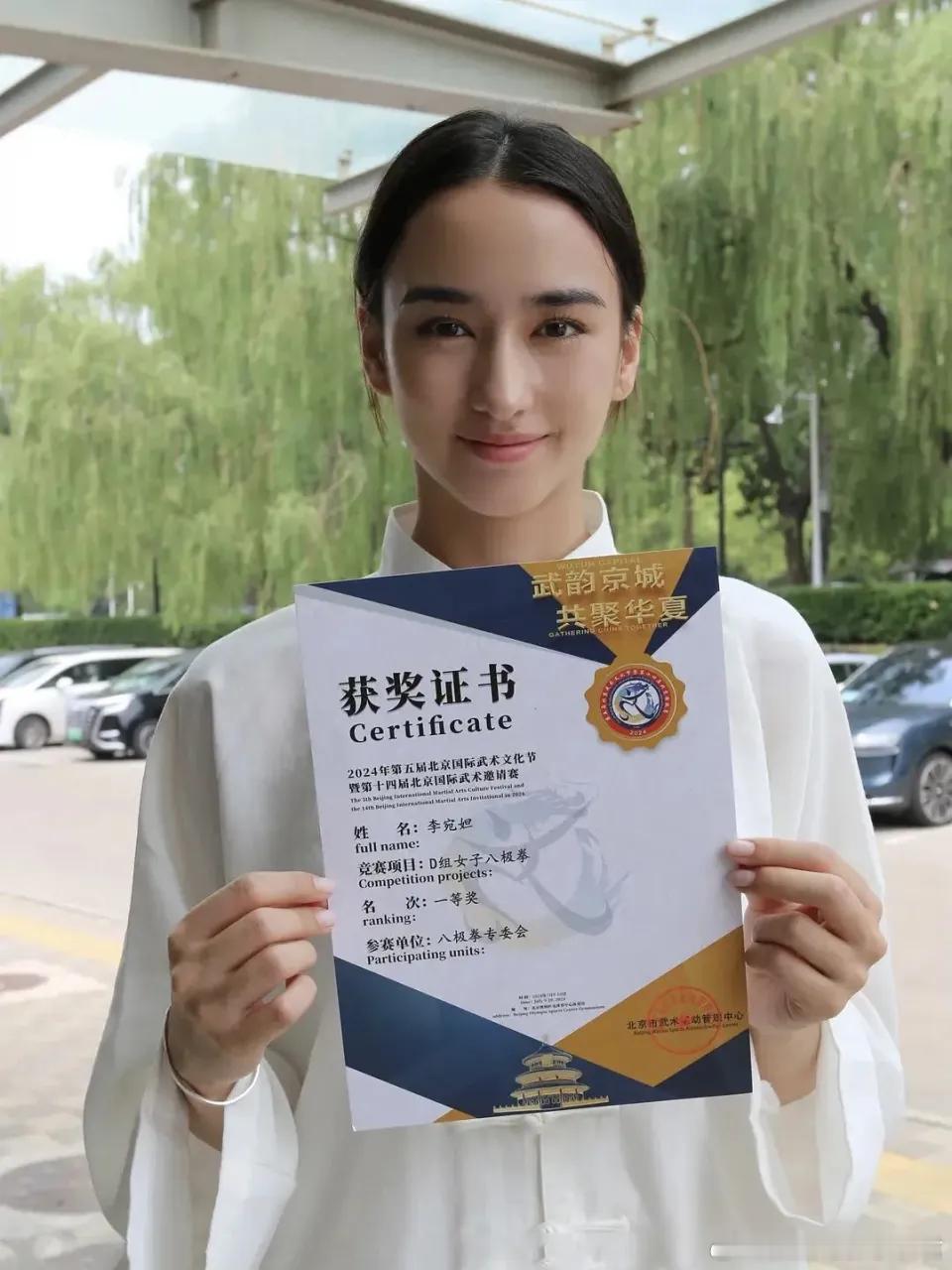 雨林中的精灵女孩惊艳，13年后，她成为新一代动作女星 ​​​