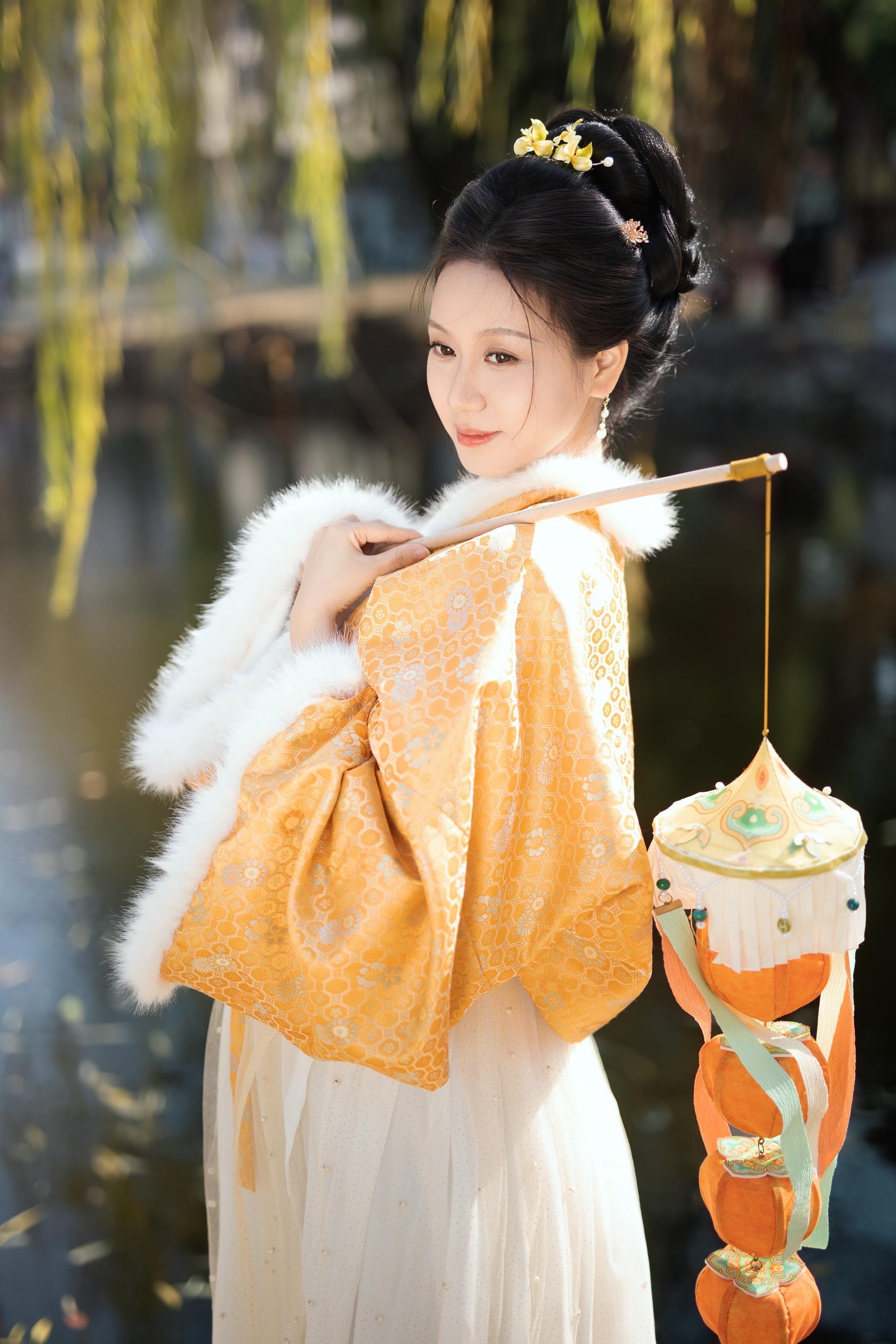 她好像在发光呀～