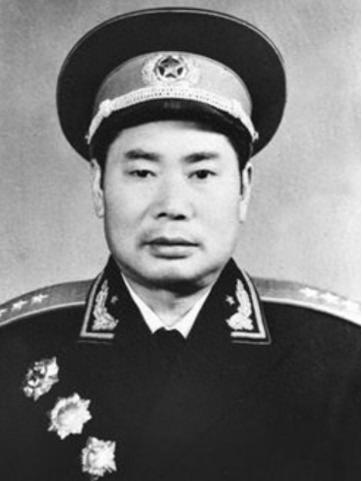 1973年，杨得志下乡看望老战友，却发现老战友生病却没钱治，县委见他生气，急忙解
