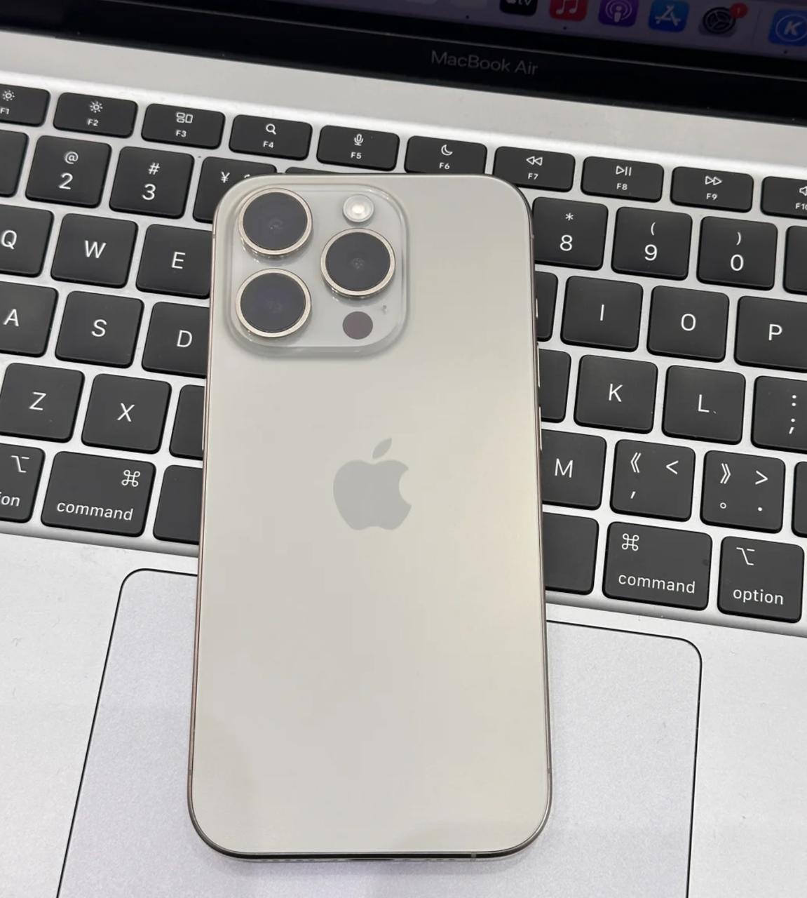 iPhone真的是手机里的奇葩，缺点那么多，但人家就是不愁卖！难道大家那么愿意交