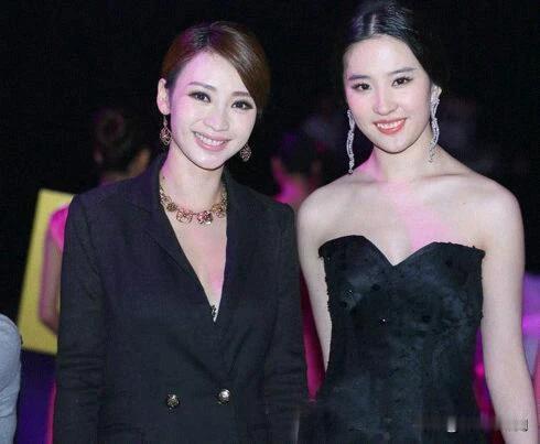 这两位女明星，都很低调，
柳岩，为人真实不做作，本来是做主持的，通过努力，尝试拍