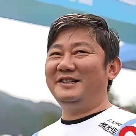 赔本赚吆喝？骑着摩托车在水上狂飙40多公里打破吉尼斯世界纪录，结果官方连一毛钱奖